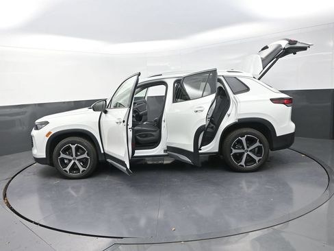 New 2026 Volkswagen Tiguan SE AWD/4WD image 32