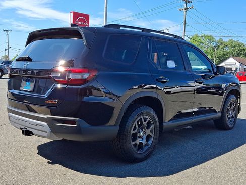 Used 2024 Honda Pilot TrailSport image 4