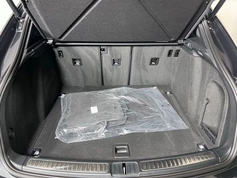 Certified 2026 Porsche Macan AWD/4WD image 17