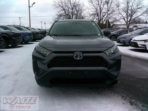 Used 2021 Toyota RAV4 LE image 6