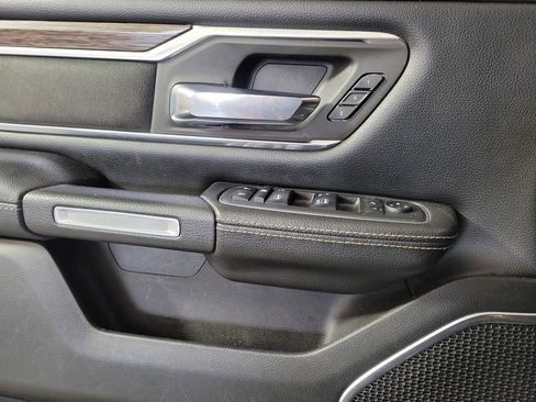 Used 2019 RAM 1500 Laramie AWD/4WD image 17