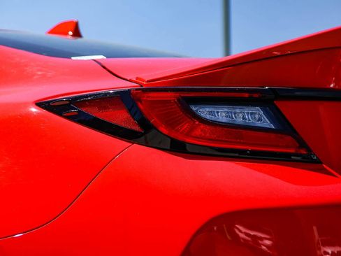 Used 2023 Toyota GR86 Premium w/ ALL Weather Mat Package (TMS) image 7