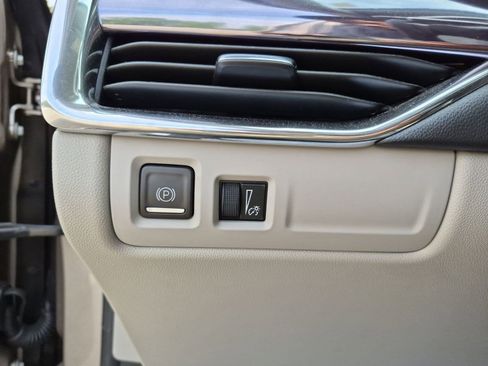 Certified 2023 Cadillac XT4 Luxury w/ Cold Weather Package FWD image 18