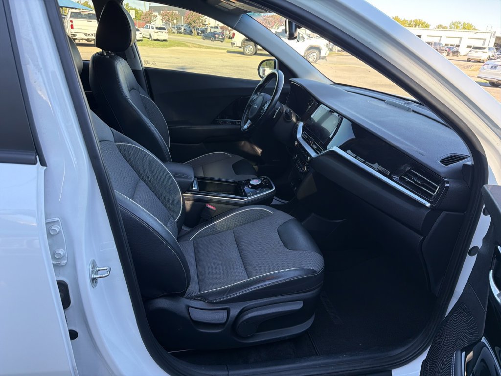 Used 2022 Kia Niro EX w/ Cold Weather Package FWD image 13