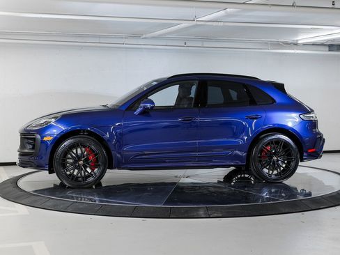 New 2026 Porsche Macan GTS image 2