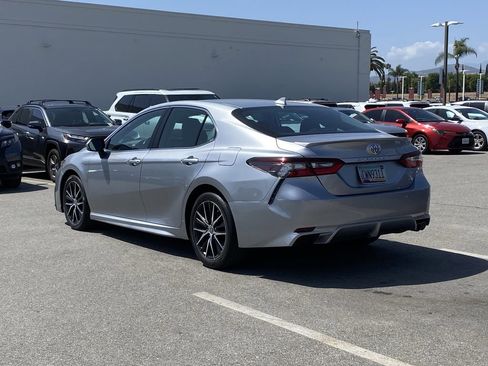 Used 2024 Toyota Camry SE image 4