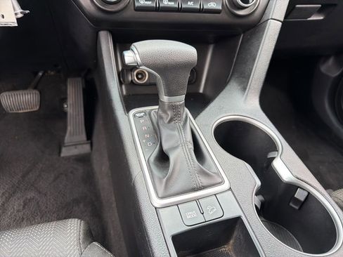 Used 2019 Kia Sportage LX FWD image 18