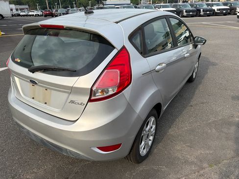 Used 2016 Ford Fiesta SE FWD image 3