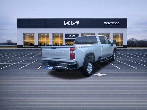 Used 2022 Chevrolet Silverado 2500 LT w/ Snow Plow Prep/Camper Package AWD/4WD image 6