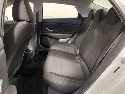 Used 2021 Hyundai Elantra SE FWD image 13