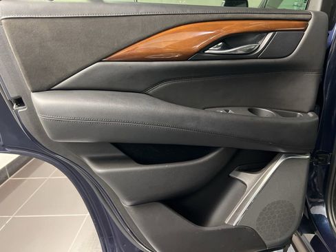 Used 2017 Cadillac Escalade Premium Luxury AWD/4WD image 34