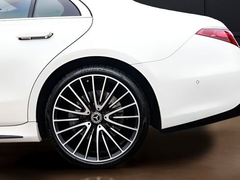 Used 2022 Mercedes-Benz S 500 4MATIC w/ AMG Line Package image 19