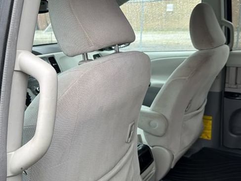 Used 2011 Toyota Sienna LE w/ Towing Pkg FWD image 23