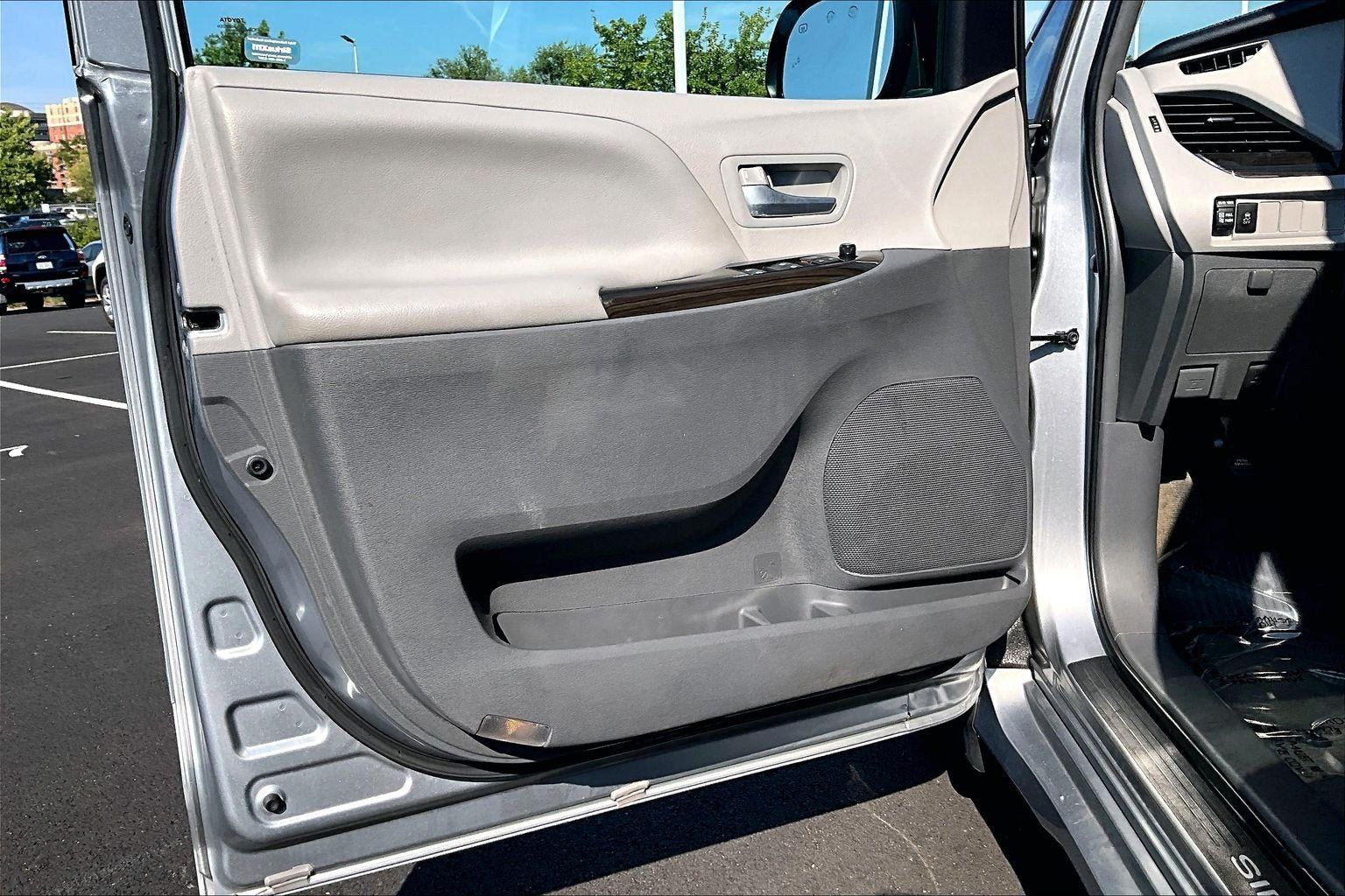 Used 2018 Toyota Sienna XLE w/ Protection Package AWD/4WD image 22