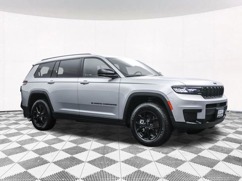 Used 2025 Jeep Grand Cherokee L Altitude image 46