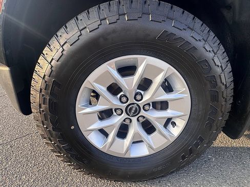Used 2024 Nissan Frontier SV AWD/4WD image 8