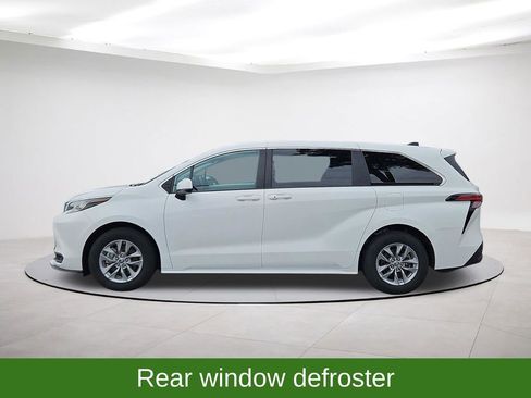 Used 2022 Toyota Sienna LE FWD image 4