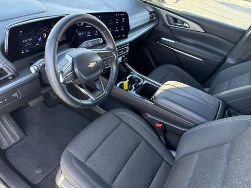 Used 2024 Chevrolet Traverse LS image 11