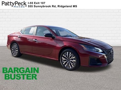 Used 2025 Nissan Altima 2.5 SV image 1