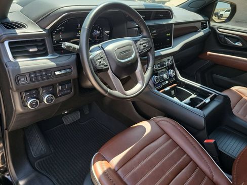 Used 2023 GMC Yukon Denali Ultimate AWD/4WD image 10
