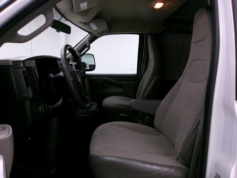 Used 2024 GMC Savana 2500 Extended w/ Driver Convenience Package RWD image 7