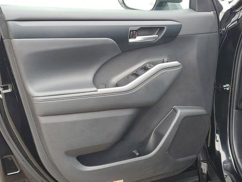 Used 2025 Toyota Highlander XLE image 22