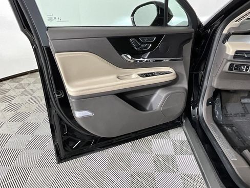 Certified 2024 Lincoln Corsair AWD image 21