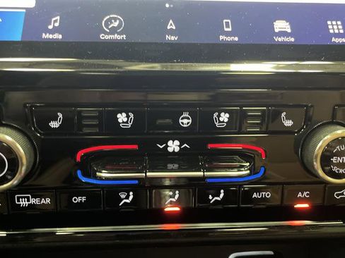 Used 2024 Jeep Grand Cherokee L Summit image 8