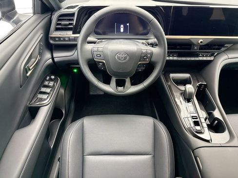 Used 2025 Toyota Crown Signia AWD/4WD image 10