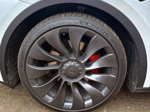 Used 2022 Tesla Model Y Performance image 3