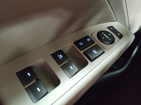Used 2018 Hyundai Elantra Value Edition FWD image 27
