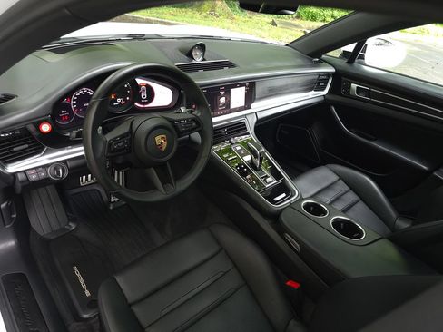 Used 2023 Porsche Panamera 4 Platinum Edition w/ Assistance Package AWD/4WD image 2