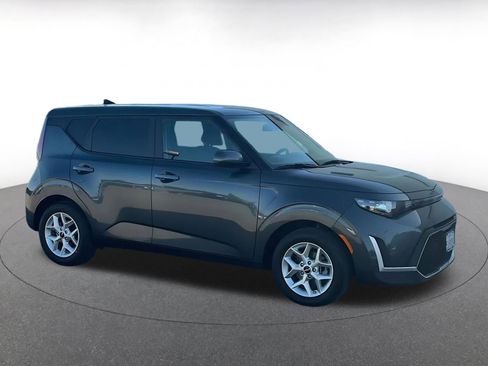 Used 2025 Kia Soul LX w/ LX Technology Package image 16