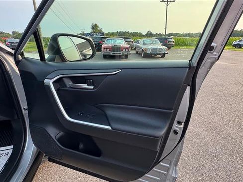 Used 2022 Toyota RAV4 SE w/ SE Grade Weather Package AWD/4WD image 40