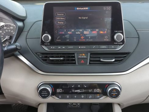 Used 2019 Nissan Altima 2.5 SV FWD image 14