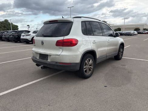 Used 2016 Volkswagen Tiguan S image 5