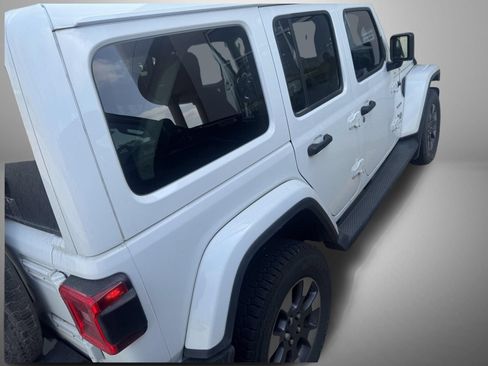 Used 2018 Jeep Wrangler Unlimited Sahara AWD/4WD image 2