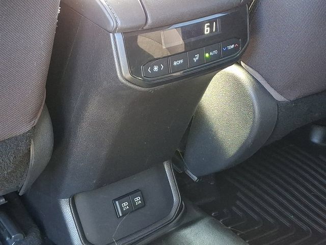 Used 2020 Toyota Highlander LE AWD/4WD image 17