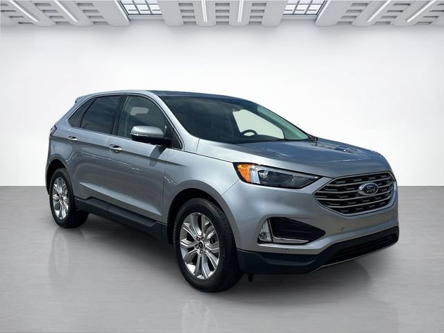 Used 2024 Ford Edge Titanium AWD/4WD image 2
