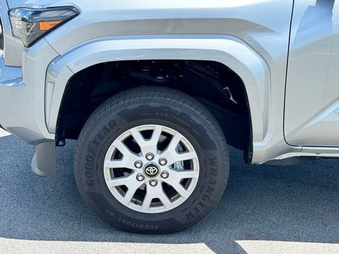 Used 2025 Toyota Tacoma SR5 AWD/4WD image 32