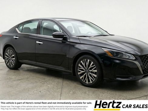 Used 2025 Nissan Altima 2.5 SV image 1