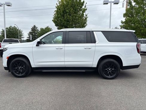 Used 2022 Chevrolet Suburban LS AWD/4WD image 2