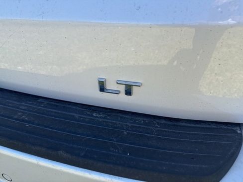 Used 2023 Chevrolet Suburban LT w/ Luxury Package image 7