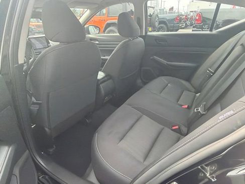 Used 2025 Nissan Altima 2.5 SV FWD image 16