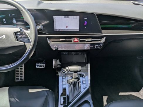 Certified 2025 Kia Niro EX Touring FWD image 15