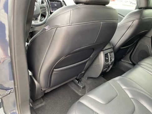 Used 2019 Jeep Cherokee Limited AWD/4WD image 32