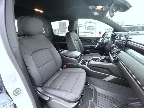 Used 2024 Chevrolet Colorado LT w/ LT Convenience Package image 15