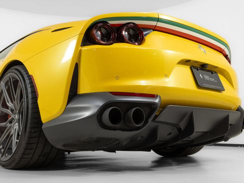 Used 2018 Ferrari 812 Superfast RWD image 18