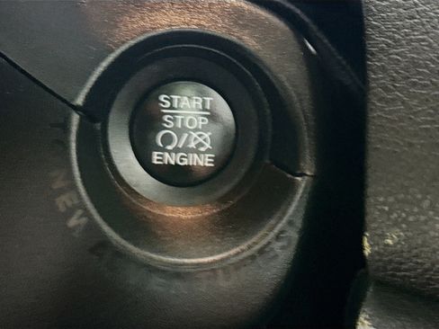Used 2016 Jeep Renegade Limited FWD image 20