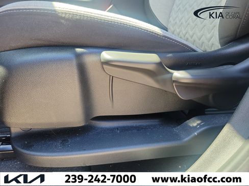 Used 2023 Chevrolet Equinox LS FWD image 23